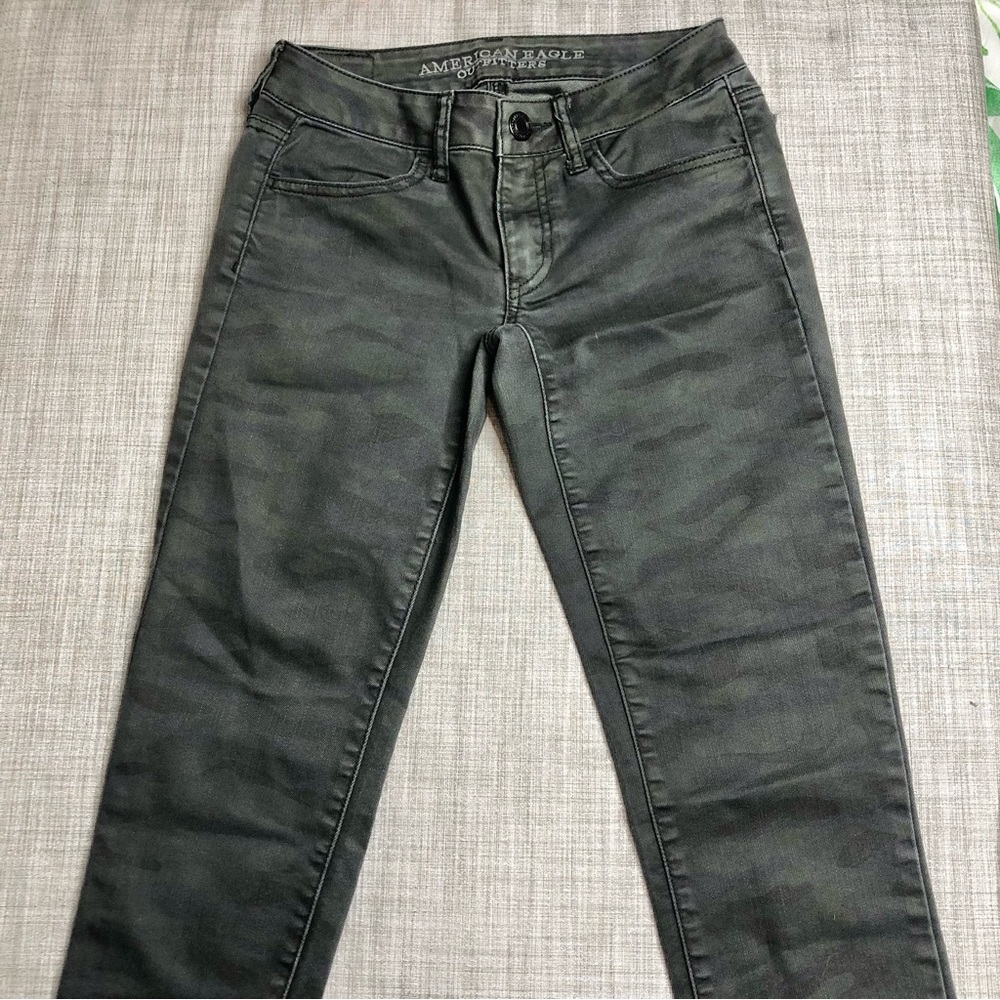 American Eagle stretch dark green/ camo print jeggings